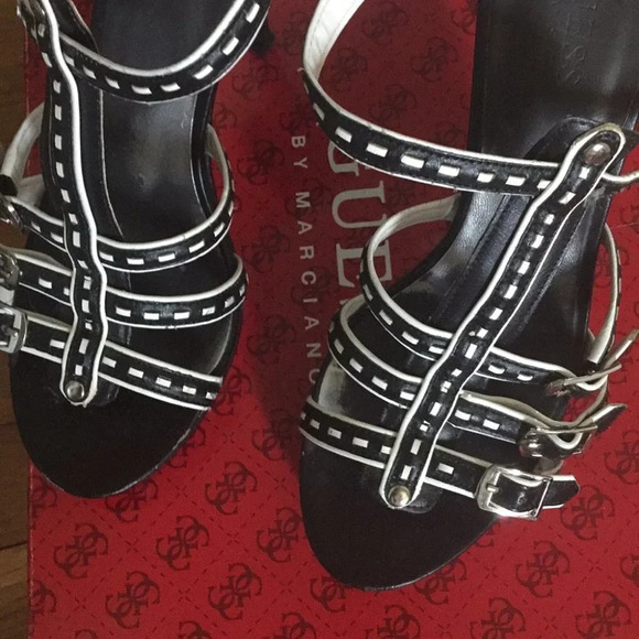 GUESS Women's Taxi Platform Sandal Black White 7 - Picture 6 of 6